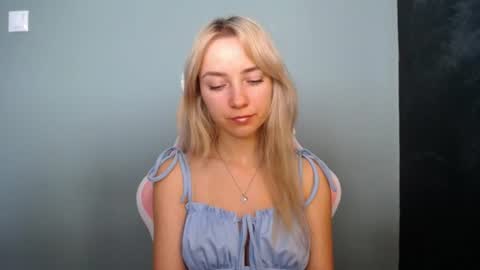 Snapshot of luciacam20 chatting on June 24, 2026, 6:34 am Lucy online show from June 24, 2026, 6:34 am