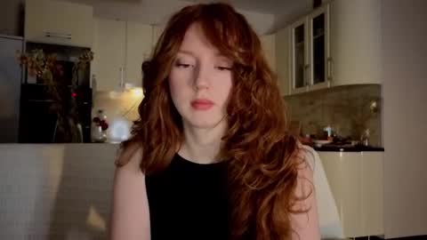 Lucia online show from October 18, 2025, 4:30 pm