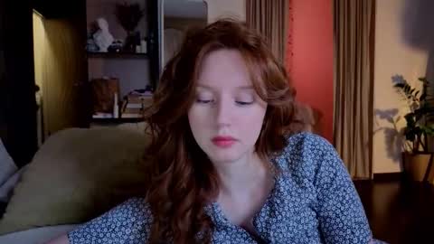 Lucia online show from October 28, 2025, 6:21 pm