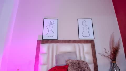 Snapshot of luciaferrero chatting on February 20, 2025, 12:30 am LuciaFerrero online show from February 20, 2025, 12:30 am