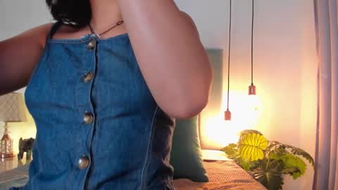 Snapshot of luciaferrero chatting on March 7, 2025, 12:12 pm LuciaFerrero online show from March 7, 2025, 12:12 pm