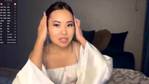 Kira online show from December 15, 2025, 4:55 pm