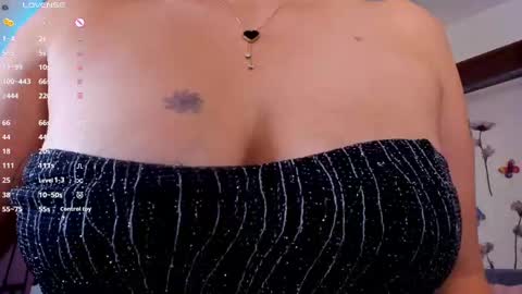 Snapshot of luciamature_ chatting on October 2, 2025, 7:43 pm Lucia  online show from October 2, 2025, 7:43 pm