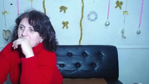 Snapshot of luciami chatting on December 27, 2024, 9:54 pm LuciaMi online show from December 27, 2024, 9:54 pm