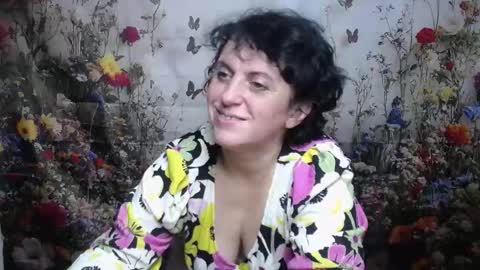 Snapshot of luciami chatting on October 8, 2025, 5:54 pm LuciaMi online show from October 8, 2025, 5:54 pm