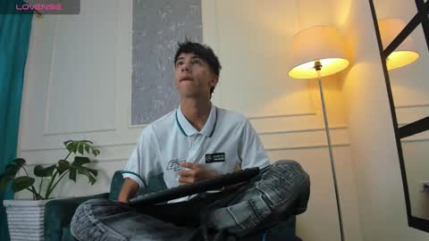 Snapshot of lucian_davi chatting on December 29, 2024, 12:01 pm Pirulo online show from December 29, 2024, 12:01 pm