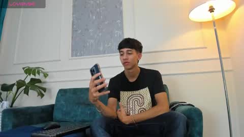 Snapshot of lucian_davi chatting on January 3, 2025, 12:30 pm Pirulo online show from January 3, 2025, 12:30 pm