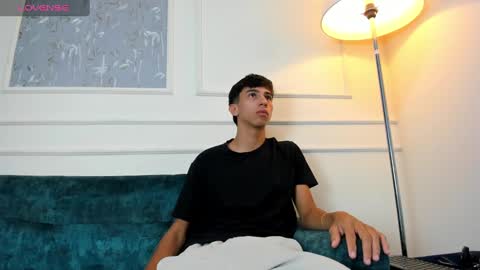 Snapshot of lucian_davi chatting on January 5, 2025, 12:10 pm Pirulo online show from January 5, 2025, 12:10 pm