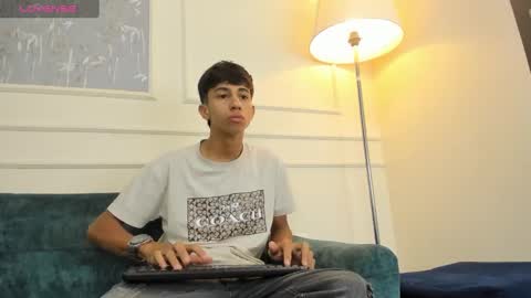 Snapshot of lucian_davi chatting on January 18, 2025, 12:15 pm Pirulo online show from January 18, 2025, 12:15 pm