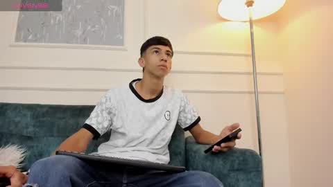 Snapshot of lucian_davi chatting on February 4, 2025, 12:22 pm Pirulo online show from February 4, 2025, 12:22 pm