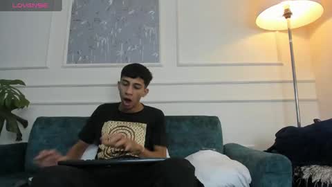 Snapshot of lucian_davi chatting on February 14, 2025, 12:14 pm Pirulo online show from February 14, 2025, 12:14 pm