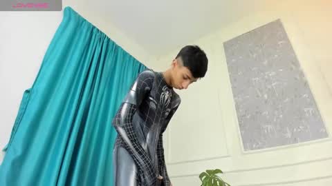 Snapshot of lucian_davi chatting on February 14, 2025, 3:15 pm Pirulo online show from February 14, 2025, 3:15 pm