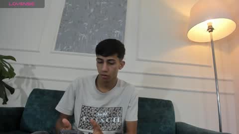 Snapshot of lucian_davi chatting on February 20, 2025, 12:15 pm Pirulo online show from February 20, 2025, 12:15 pm