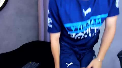 Snapshot of lucian_greyy chatting on October 5, 2025, 4:33 am lucian_greyy online show from October 5, 2025, 4:33 am