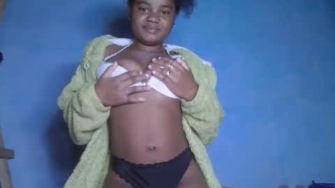 luciana012 online show from September 23, 2025, 6:27 am