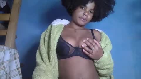 luciana012 online show from September 23, 2025, 7:39 pm