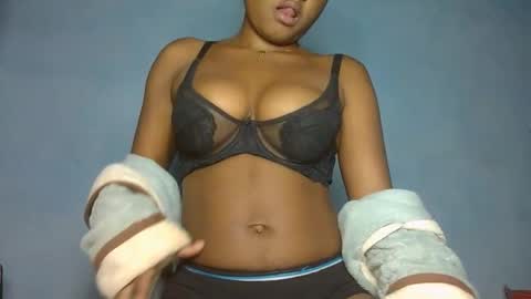 luciana012 online show from October 16, 2025, 6:42 pm