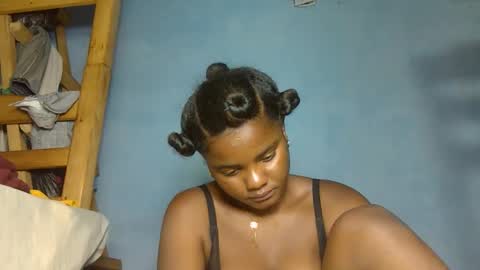 luciana012 online show from October 19, 2025, 12:50 pm