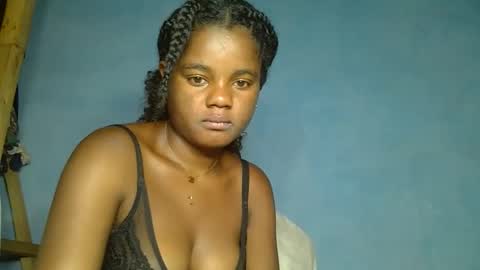 luciana012 online show from November 3, 2025, 6:58 am