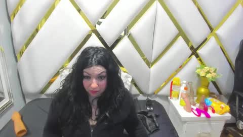 Luci online show from February 3, 2025, 8:35 pm