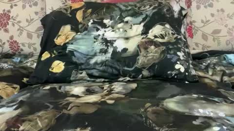 Mysterious Girl online show from November 22, 2025, 6:12 am