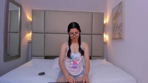 Luci  online show from February 10, 2025, 2:59 pm