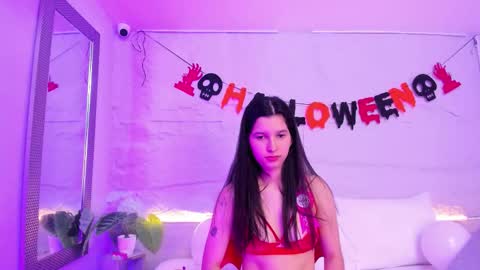 Luci  online show from October 31, 2025, 1:23 pm