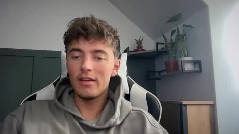 Lucian online show from September 23, 2025, 2:09 pm