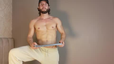 Snapshot of luciano_ferrer chatting on October 31, 2025, 12:11 am Luciano online show from October 31, 2025, 12:11 am
