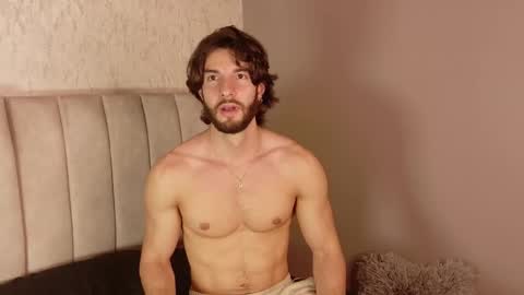 Snapshot of luciano_ferrer chatting on October 31, 2025, 9:05 pm Luciano online show from October 31, 2025, 9:05 pm