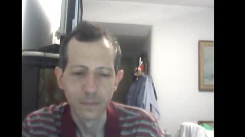 Snapshot of lucianoaxel chatting on December 19, 2024, 1:28 am Luciano online show from December 19, 2024, 1:28 am