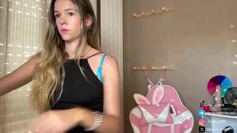 Snapshot of lucie_hot chatting on September 18, 2025, 6:59 am Lucie hot follow me on  online show from September 18, 2025, 6:59 am