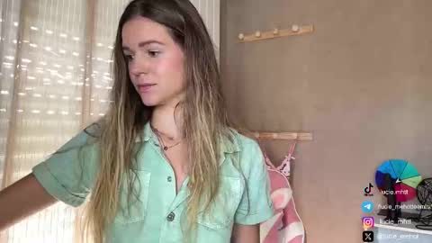 Snapshot of lucie_hot chatting on September 19, 2025, 9:11 am Lucie hot follow me on  online show from September 19, 2025, 9:11 am