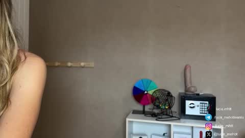 Snapshot of lucie_hot chatting on September 21, 2025, 8:38 am Lucie hot follow me on  online show from September 21, 2025, 8:38 am