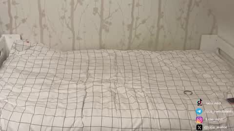 Snapshot of lucie_hot chatting on September 24, 2025, 6:55 pm Lucie hot follow me on  online show from September 24, 2025, 6:55 pm