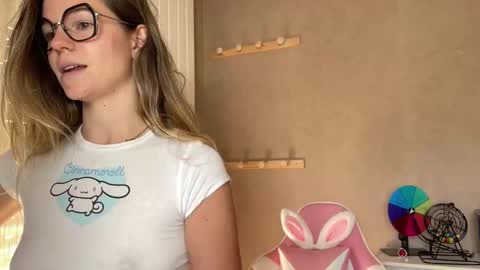 Snapshot of lucie_hot chatting on September 27, 2025, 9:14 am Lucie hot follow me on  online show from September 27, 2025, 9:14 am