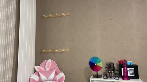 Snapshot of lucie_hot chatting on October 4, 2025, 7:01 pm Lucie hot follow me on  online show from October 4, 2025, 7:01 pm