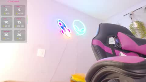 Lucie   online show from March 11, 2026, 9:32 pm