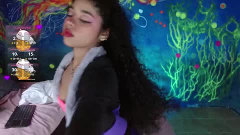 Snapshot of lucie_petite chatting on October 31, 2025, 6:42 pm Lucie - online show from October 31, 2025, 6:42 pm