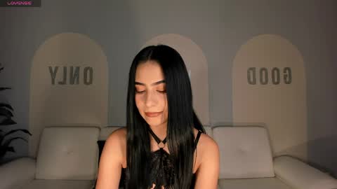 Lucie Martin online show from May 1, 2026, 7:40 pm