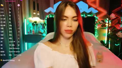 Snapshot of lucifiella chatting on September 18, 2025, 6:10 pm MimiFors online show from September 18, 2025, 6:10 pm