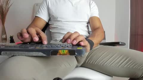 Snapshot of lucii_fer_ chatting on April 25, 2026, 12:08 pm Leo online show from April 25, 2026, 12:08 pm