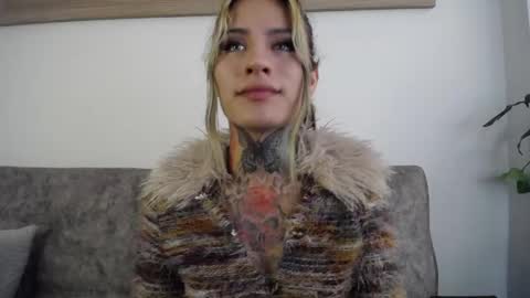 Snapshot of luciiana_lol chatting on May 12, 2026, 3:53 pm luciiana online show from May 12, 2026, 3:53 pm