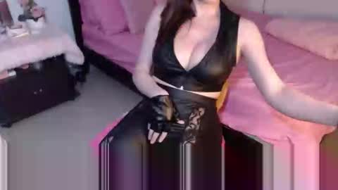 lucila04 online show from May 11, 2026, 4:04 pm