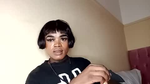 Lucile Carrie online show from October 30, 2025, 7:54 am