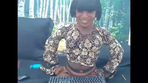 Snapshot of lucile_carrie chatting on June 10, 2026, 9:14 pm Lucile Carrie online show from June 10, 2026, 9:14 pm