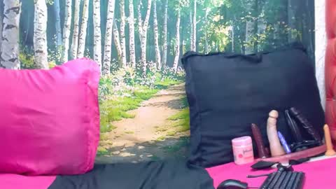 Snapshot of lucile_carrie chatting on July 5, 2026, 4:52 am Lucile Carrie online show from July 5, 2026, 4:52 am