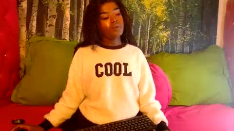 Snapshot of lucile_carrie chatting on July 21, 2026, 7:00 am Lucile Carrie online show from July 21, 2026, 7:00 am