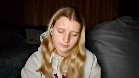 Monika online show from October 19, 2025, 8:09 pm