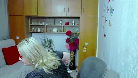 Snapshot of lucillefenlys chatting on April 14, 2026, 5:52 pm Lucille Fenly online show from April 14, 2026, 5:52 pm